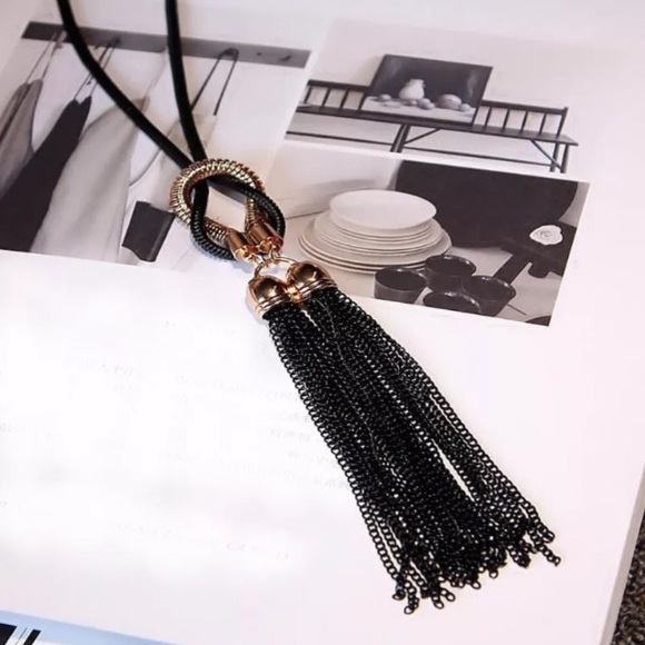 ❤️Gorgeous long black/gold tassel statement necklace - Picture 6 of 7
